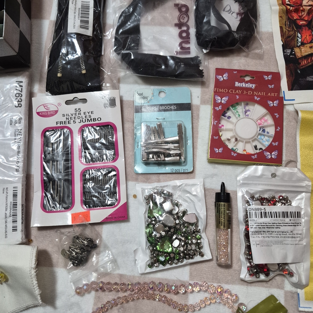 Craft Supplies Bundle with Beads Zippers - Picture 3 of 7
